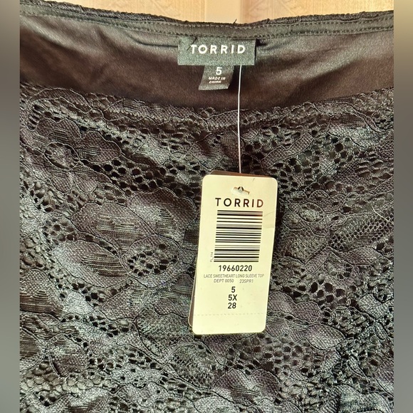 Torrid Lace Top with Sheer Lace Sleeves, NWT 5 - Picture 3 of 4